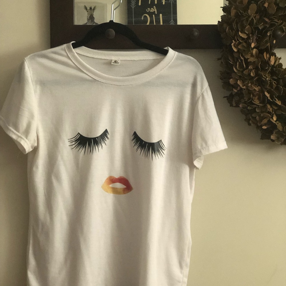 Graphic T-shirt - Picture 2 of 2